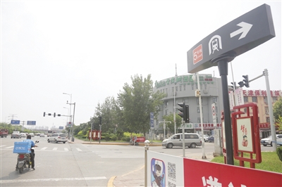 天津地铁5号线乘车引导牌近日亮相街头